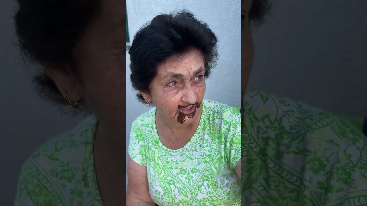 Dona clementina comia escondido os doce que o diego comprava