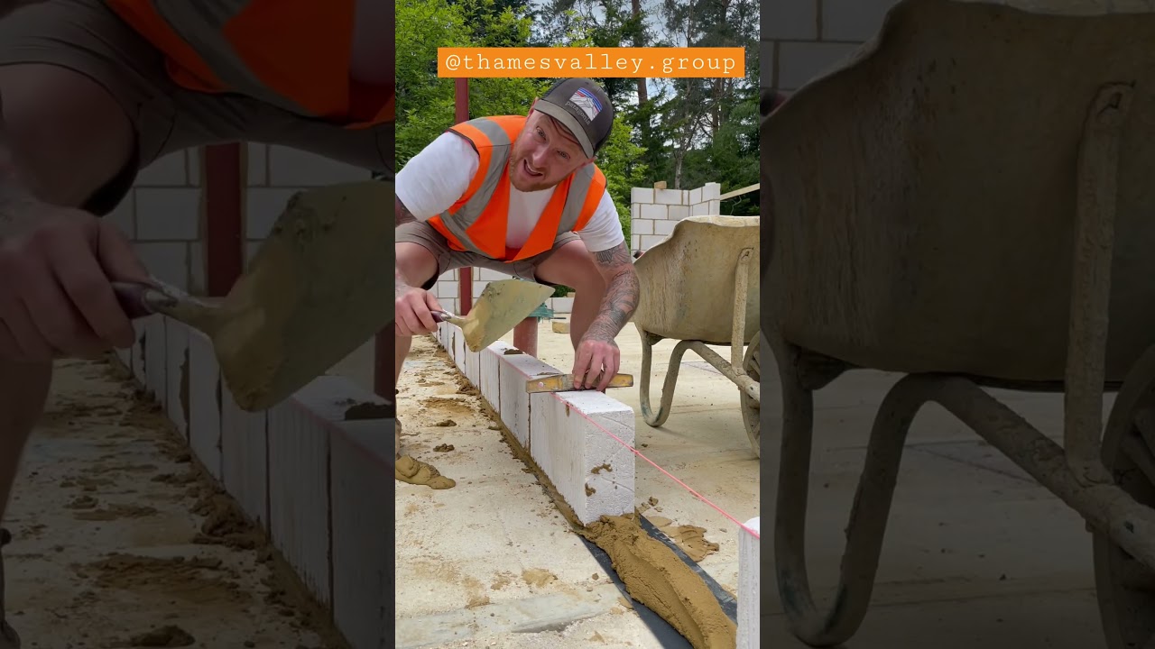 Это ОЧЕНЬ ВАЖНО при кладке кирпича!! #кирпичная кладка #каменщик #кирпичи #строительство