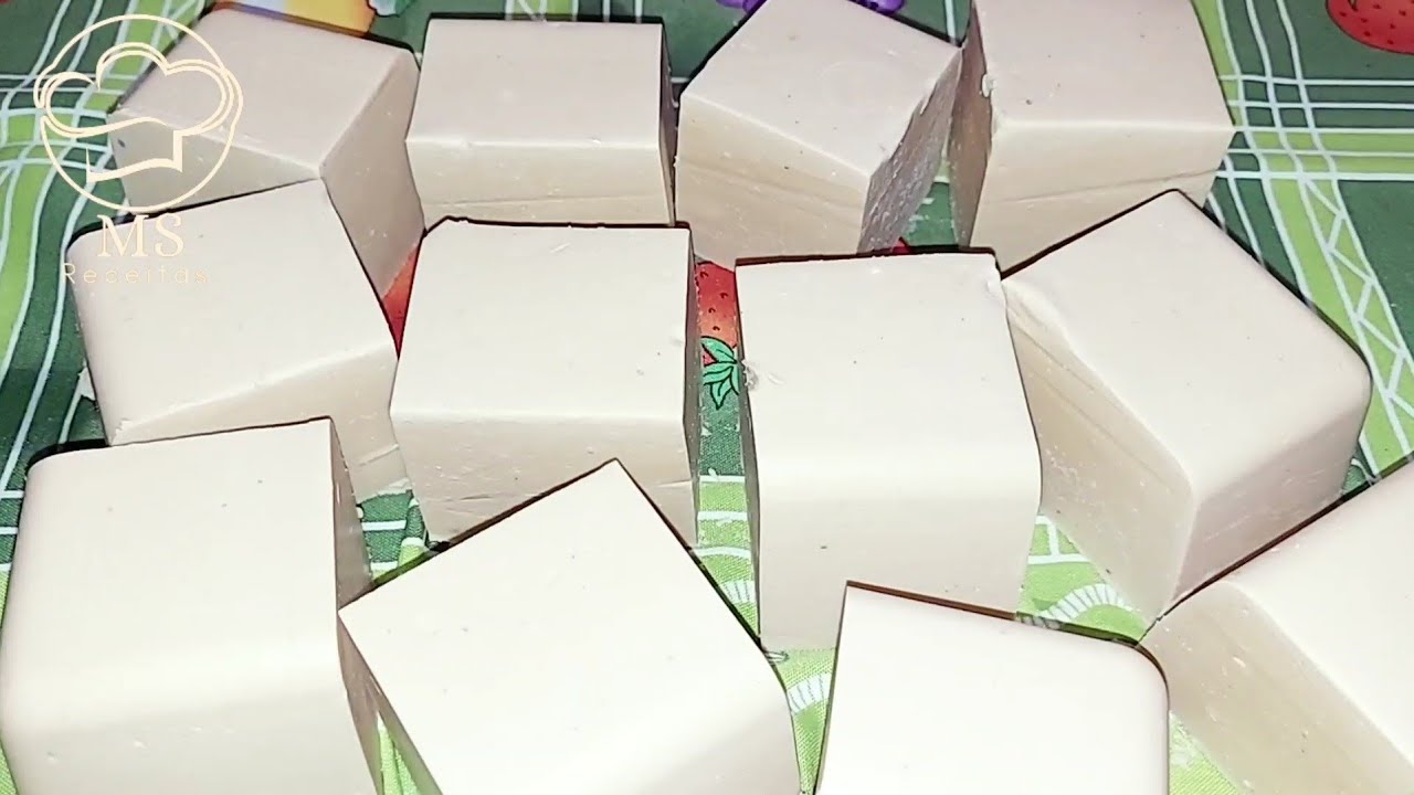 Sabão caseiro bem branquinho, super fácil de fazer, limpa muito, tira manchas