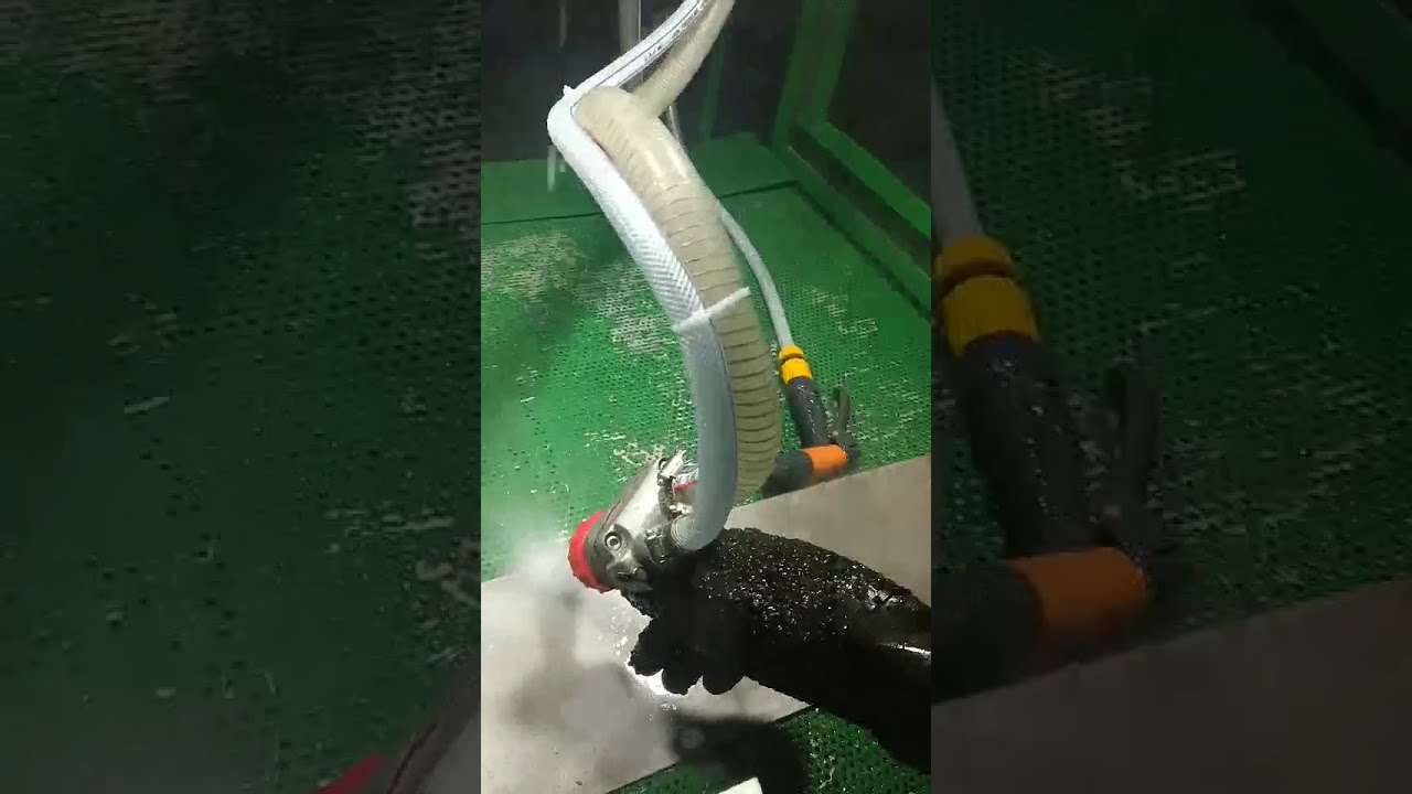 Dustless Water abrasive blasting cabinet ,it's good for blasting wheels ,motors