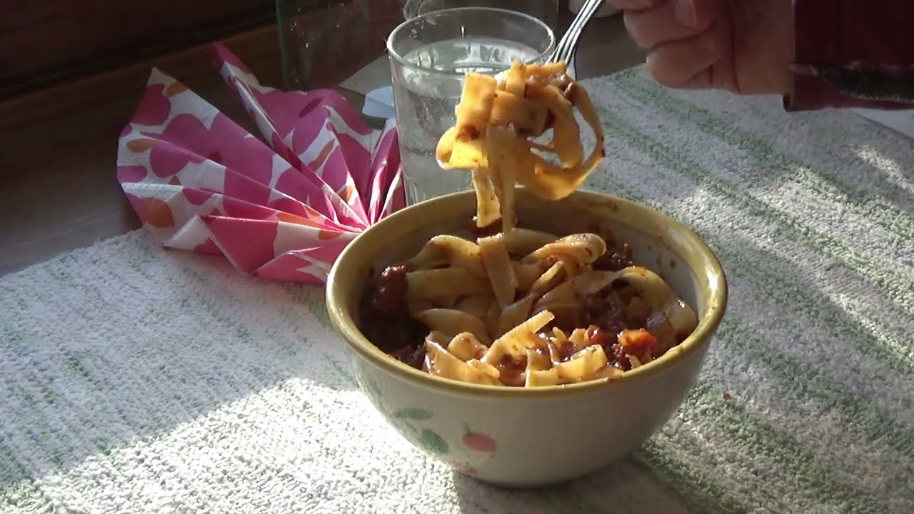 Pastaa ja jauhelihakastiketta