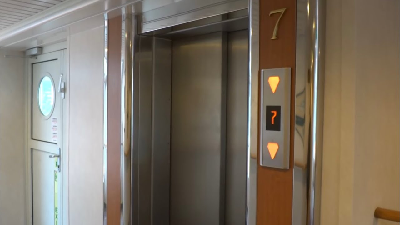 1994 MacGREGOR NAVIRE (mod. by: KONE) traction elevator @ Hurtigruten MS Nordlys, Norway.