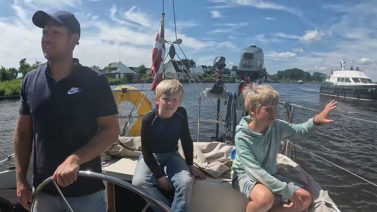 Maxi 95 - Sailing to Amsterdam by the canals - Beautiful view - Enter bridges at night - Holiday