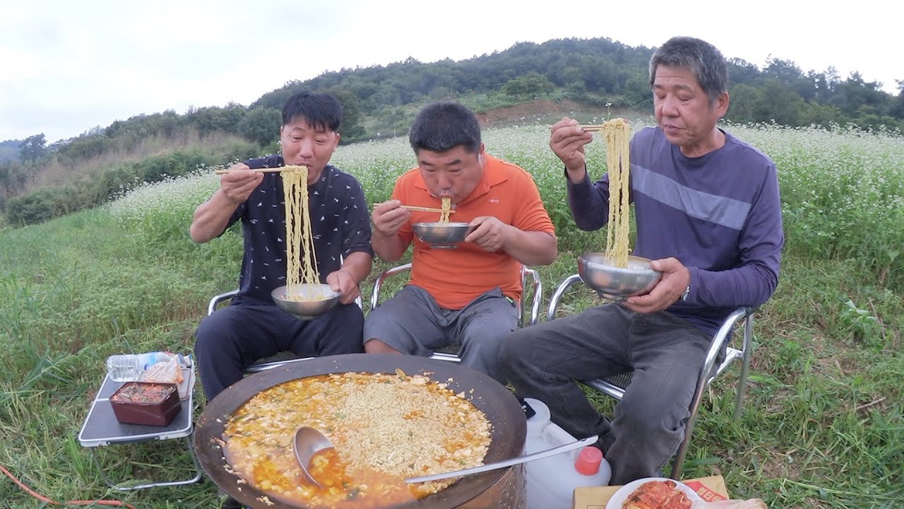 메밀꽃밭에서 먹는 해물?순두부 열라면 [Soft tofu ramyeon]
