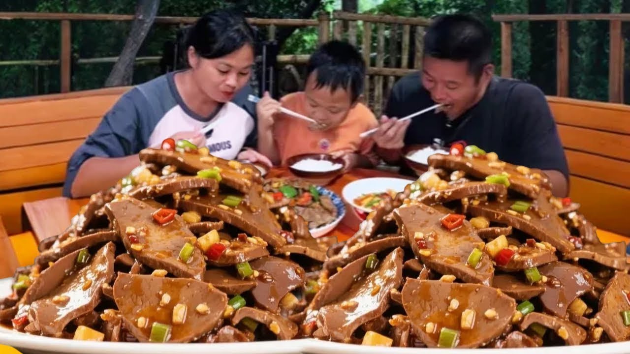 😋路边捡到宝啦！猪心猪肝变酱爆两样，酱香浓不腥柴，真的超下饭！