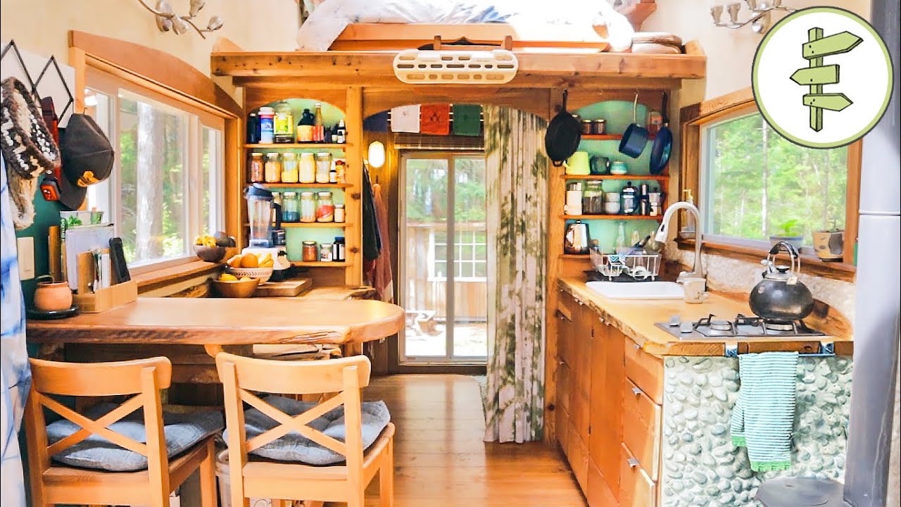 Woman Living in a Cozy 22' Long Tiny House for 5 Years - Full Tour