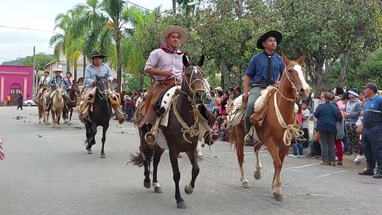 DESFILE GAUCHO - HOMENAJE A JORGE CAFRUNE