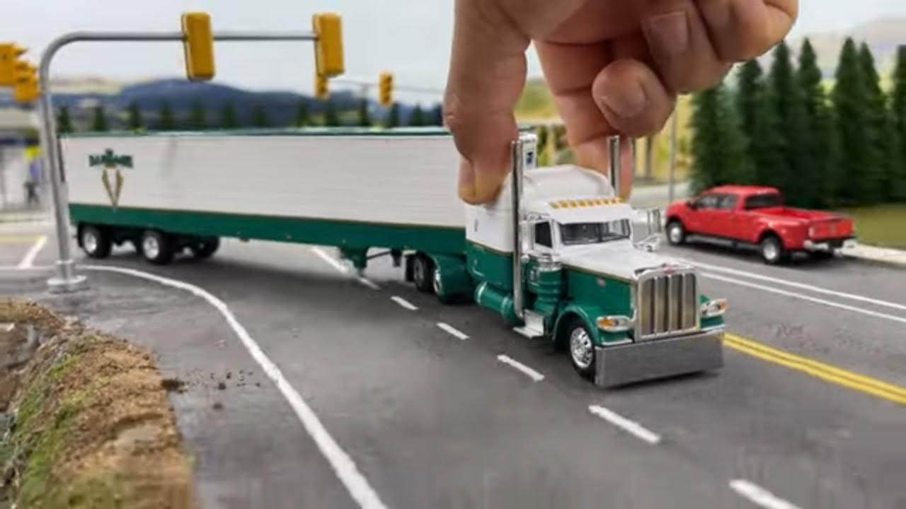 You WON'T BELIEVE the Details on this 1/64 Scale Peterbilt 389 Truck