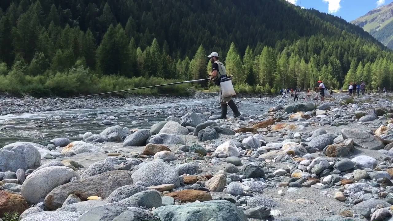 Gara pesca trota torrente esche naturali sul torrente Mallero