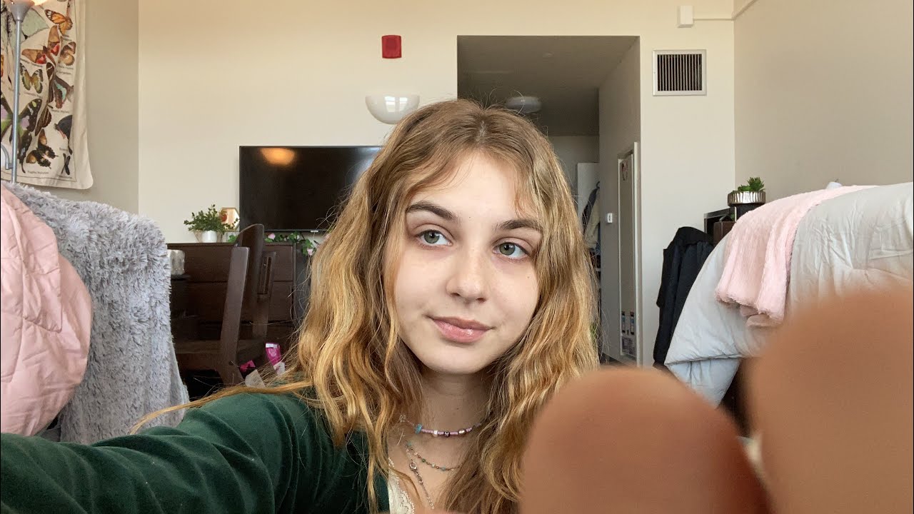 ASMR | fast and aggressive tapping on and around the camera 💗 no talking and some scratching