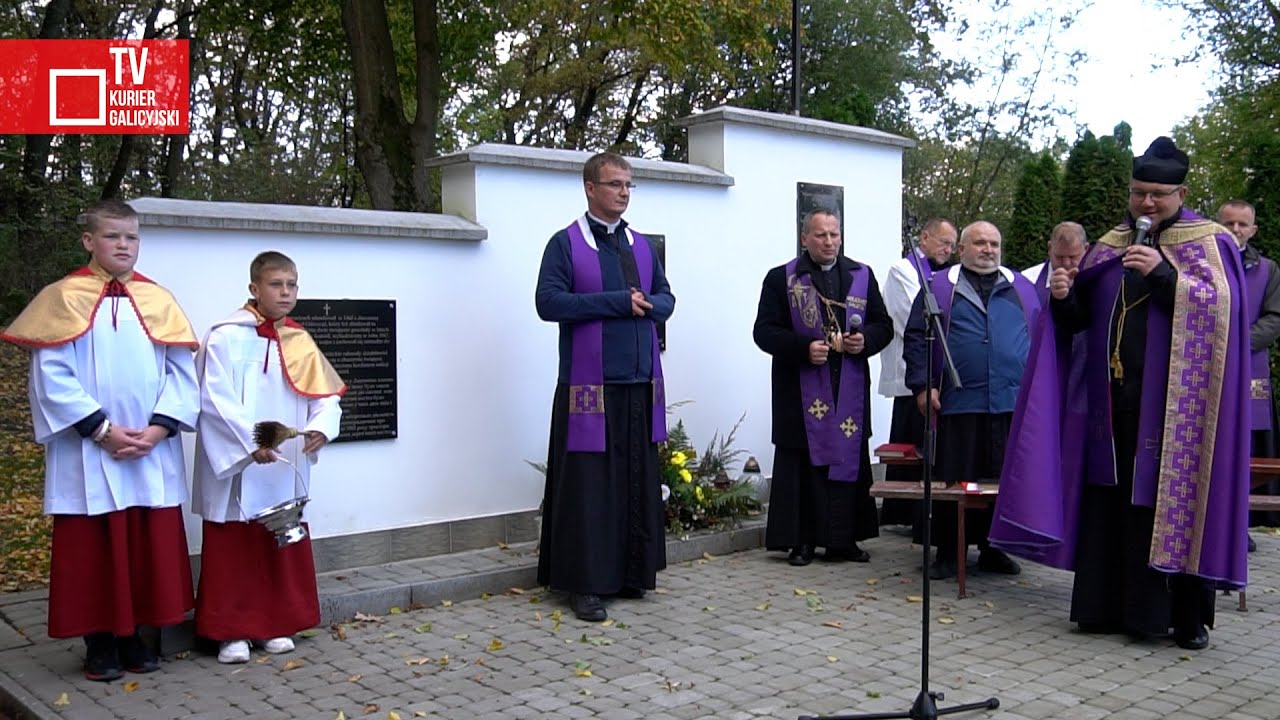 Pogrzeb resztek zdewastowanego kościoła w Łanowicach