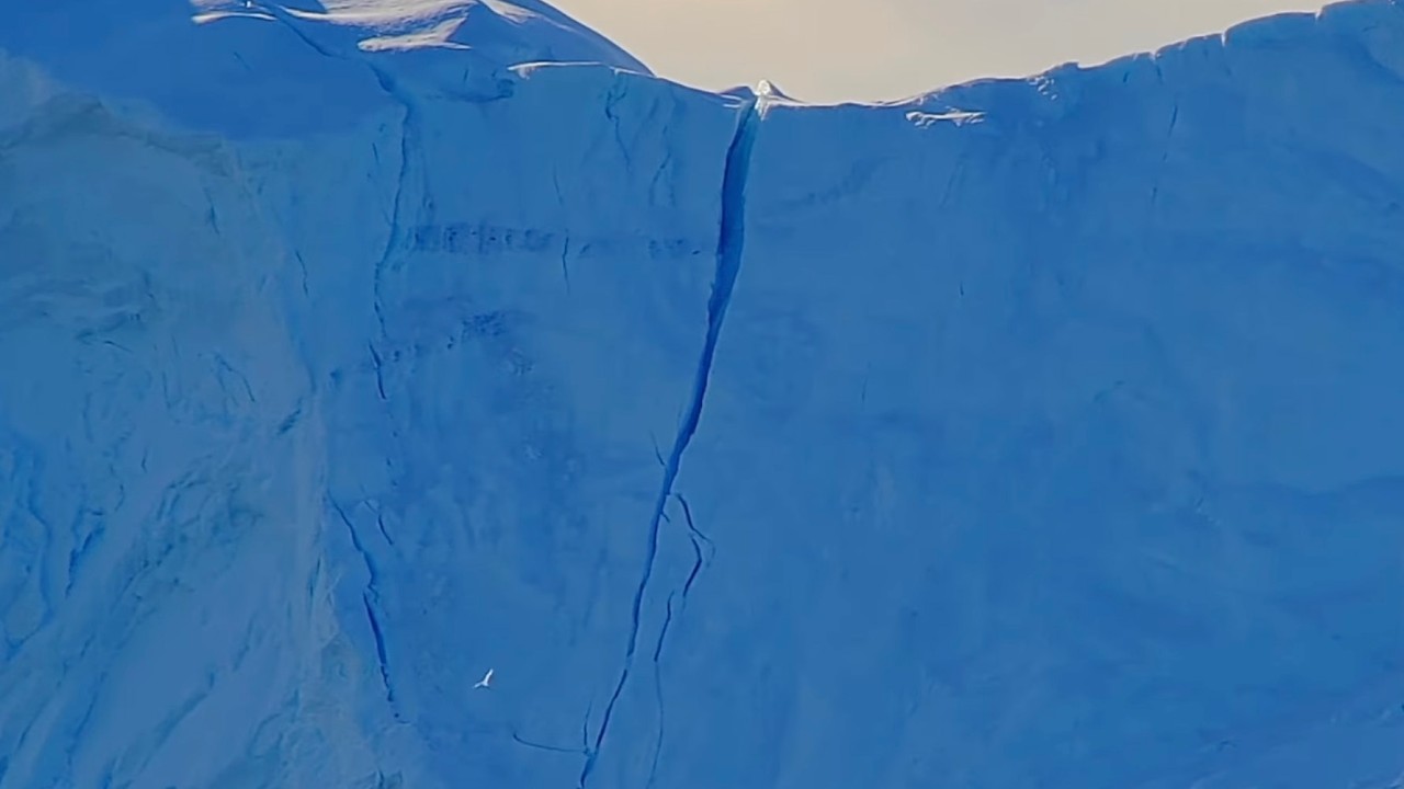 Apr 13, 2026: Giant Iceberg Caught on Camera Drifting Past Ilulissat, Greenland