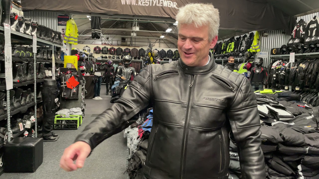 Hoezo heeft Emiel s’nachts 101 RESTYLE YouTube filmpjes bekeken? 😱 Dat is liefde voor het merk❤️👌