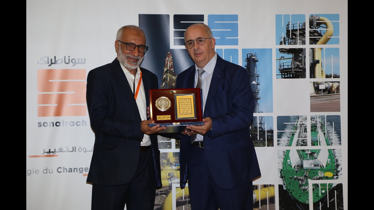 REMISE DES MEDAILLES  DE MERITE AUX TRAVAILLEURS DES STRUCTURES DE LA DIRECTION GENERALE