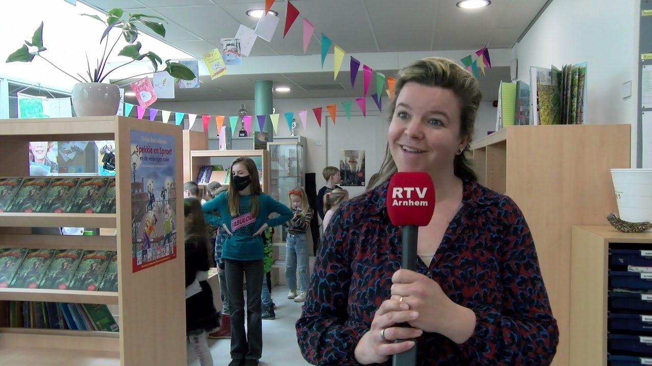 Arabesk leent 2000 boeken Rozet