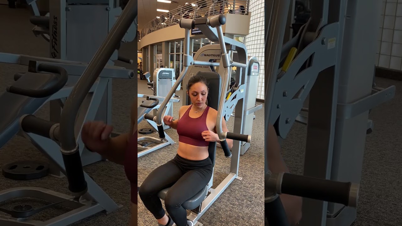 Vertical chest press/Flat bench press