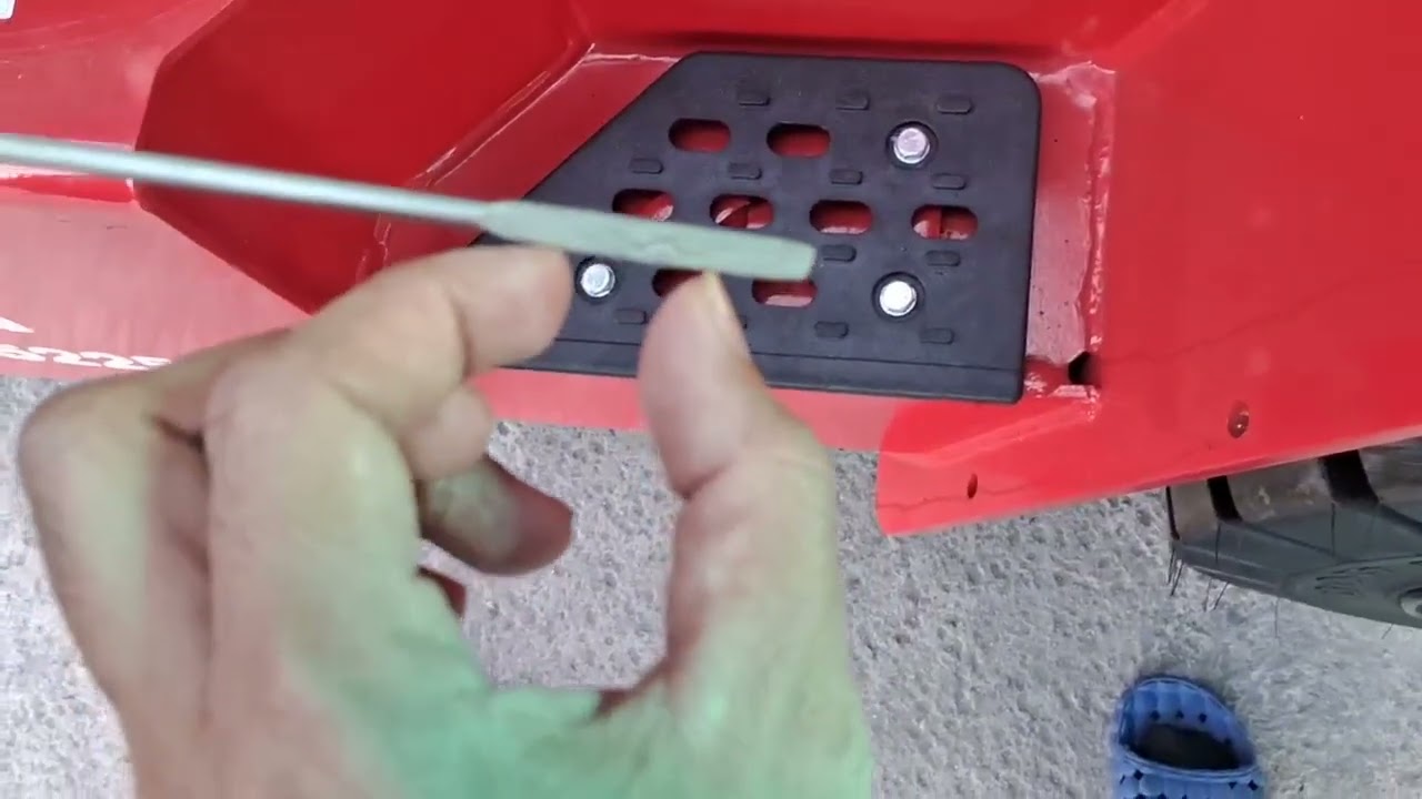 Cách kiểm tra nhớt động cơ và dầu thủy lực cho xe nâng