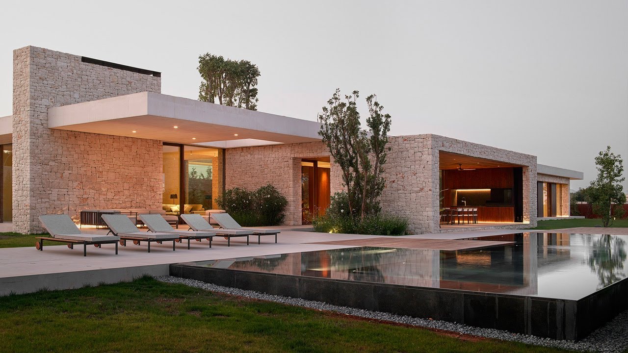 Beautiful Modern Spanish House With Courtyards And Pool