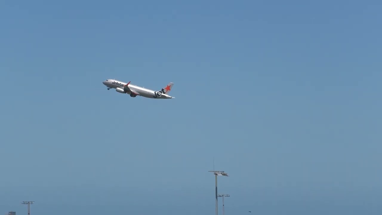 WITH ATC - 90 MINUTES OF PLANE SPOTTING AT BRISBANE AIRPORT - TIMESTAMPS IN DESCRIPTION