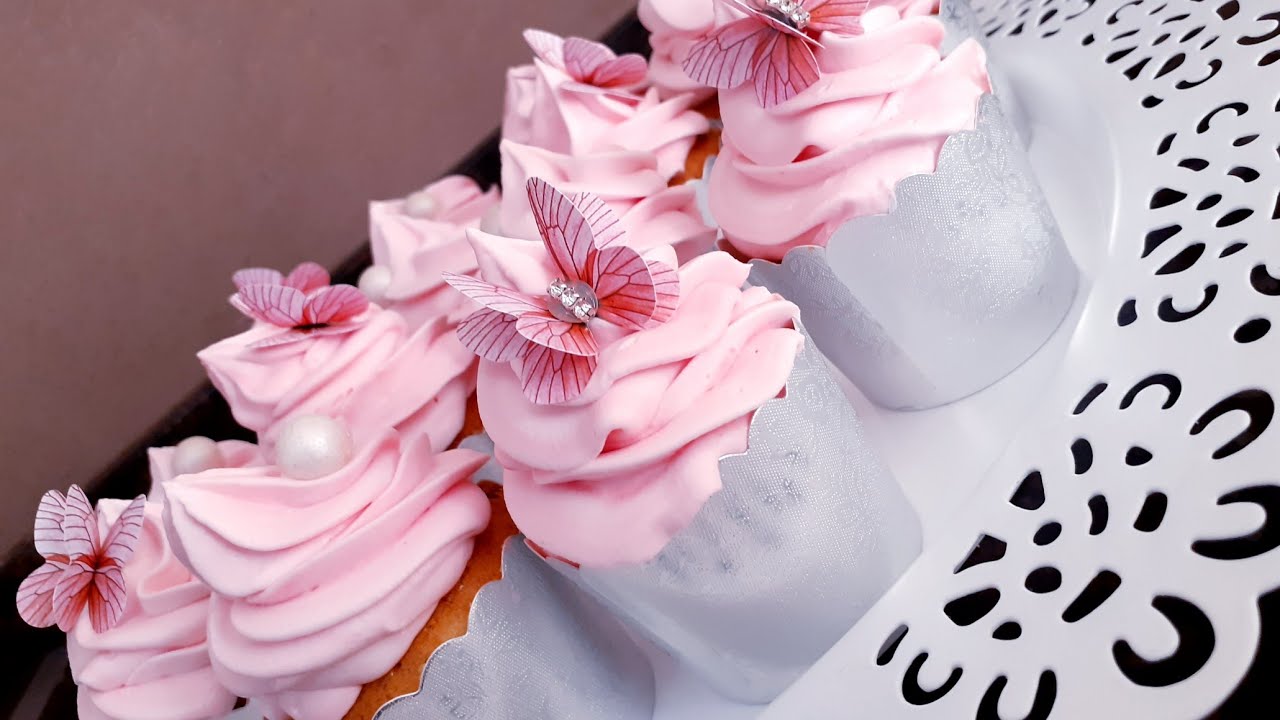 أسهل وصفة كوب كيك بذوق الفراولة لي وعدتكم بيها 😍💗 cupcake girly au goût de fraise