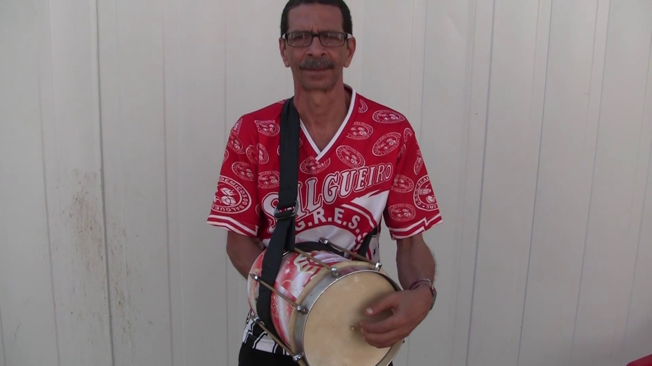 Roberto spielt cuica - kalango.com