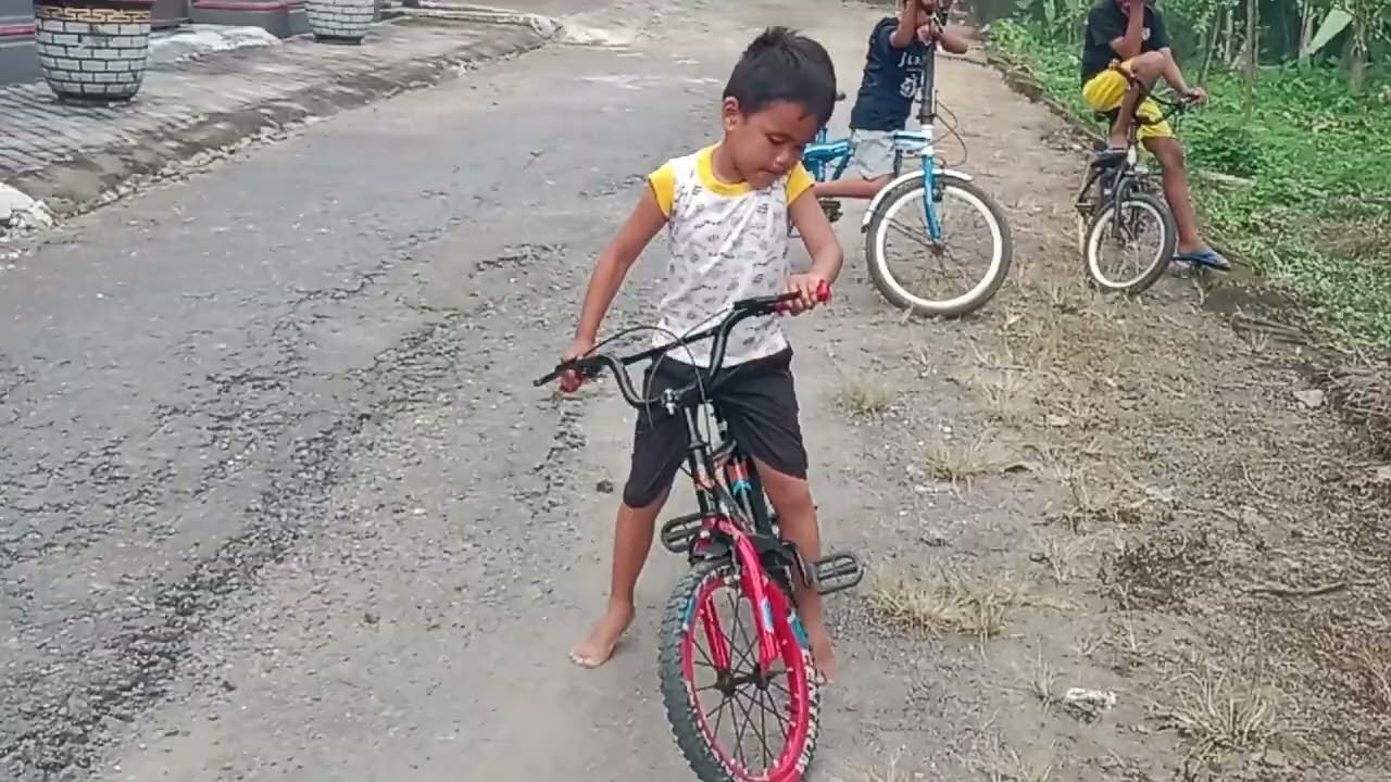Mas Luthfi Belajar Bersepeda