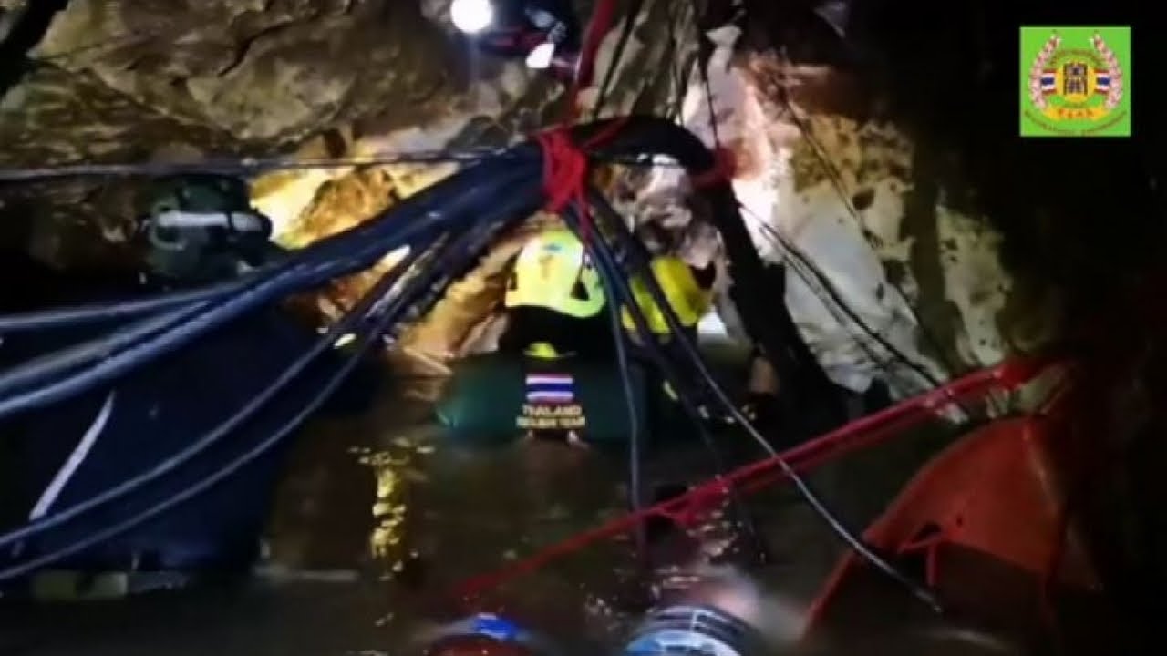 Thailandia, ansia per i ragazzi: trovato cunicolo per la grotta