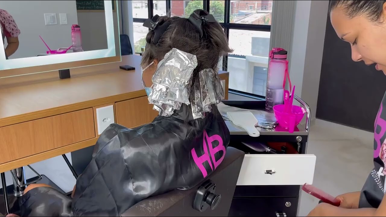 MECHAS NO PAPEL EM UM CABELO CURTO - LOIRO MUITO CLARO ACIZENTADO - cabeleireiros iniciantes