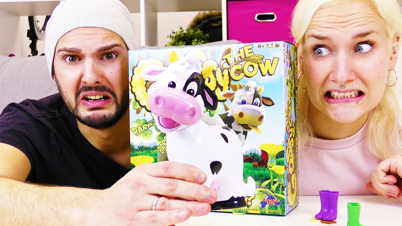 NINA & KAAN ANGEPUPST VON HELGA, DER KUH! Gassy The Cow Spiel Deutsch - Wer kriegt den Haufen?