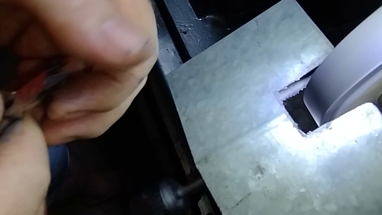 Afiando alicate na politriz razi