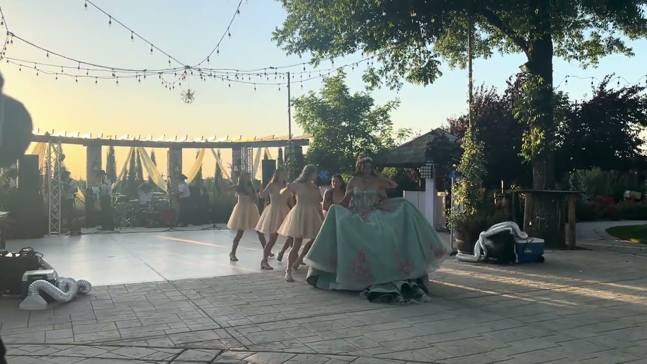 Quinceañera Vals - Moonlight by Ariana Grande