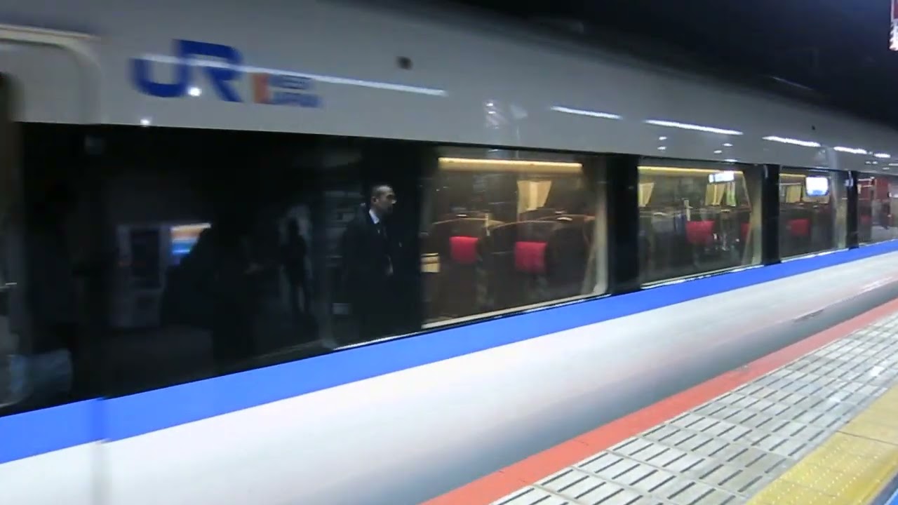 京都駅にて。久しぶりに乗車した福井行きサンダーバード到着の瞬間【京都 - 敦賀 間】