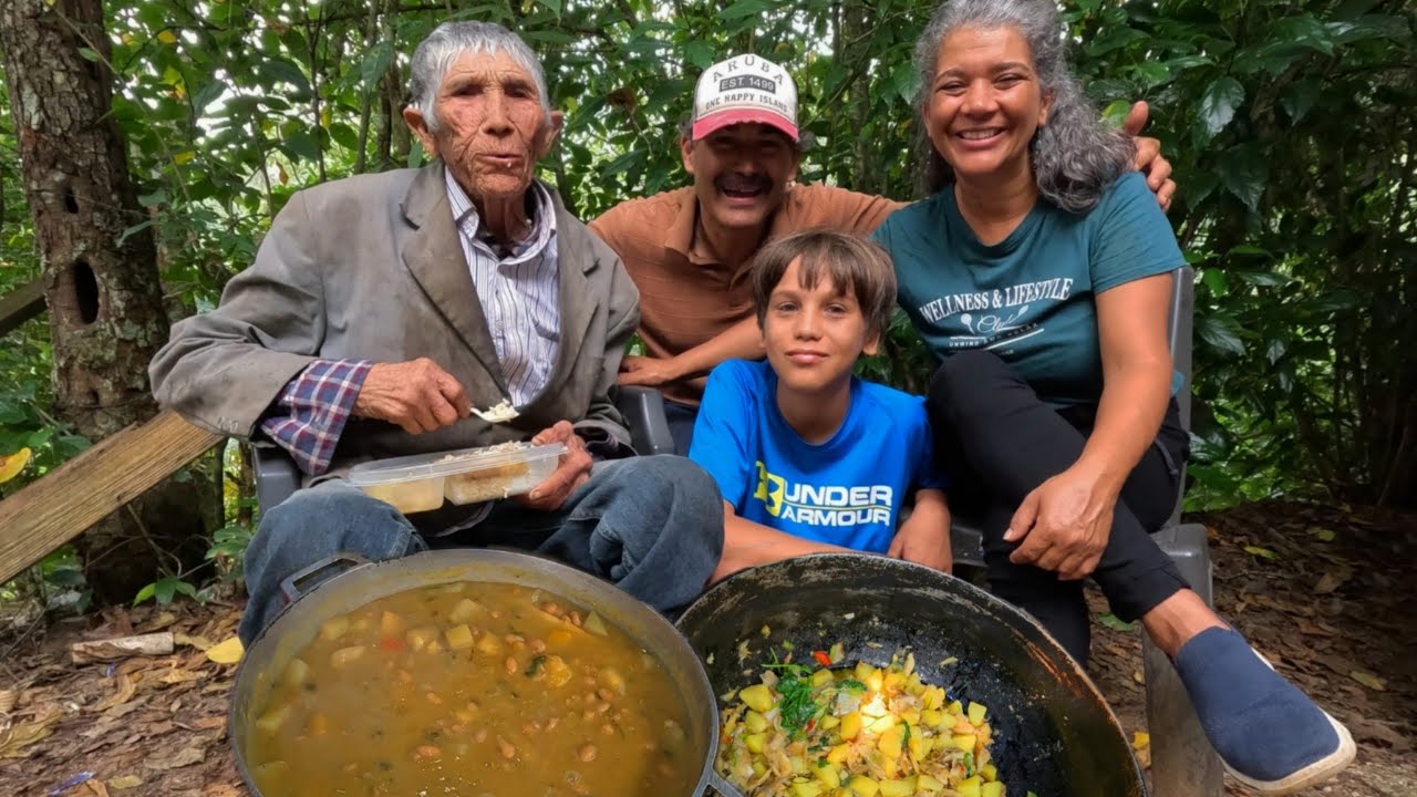 Cocinando un sancocho de habichuelas con bacalao para el viejo Lolo en un campo de Jarabacoa
