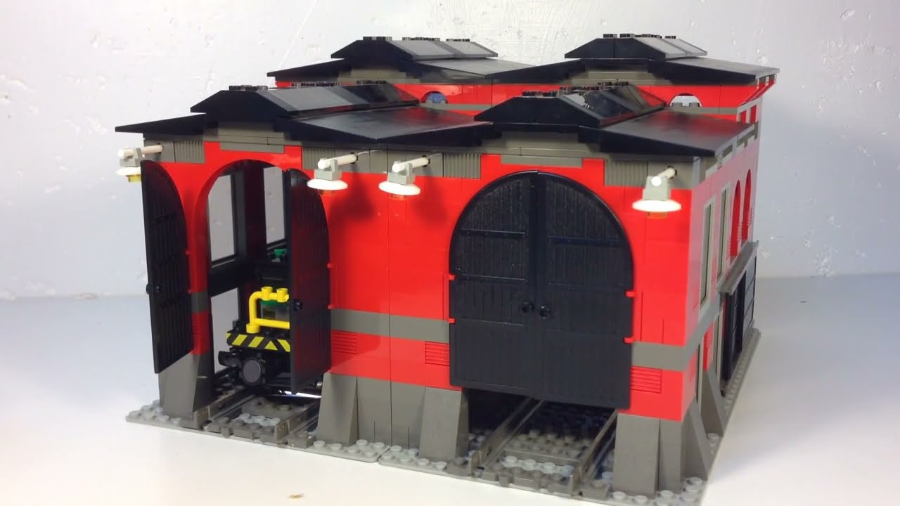 LEGO World City 10027 Train Engine Shed from 2003