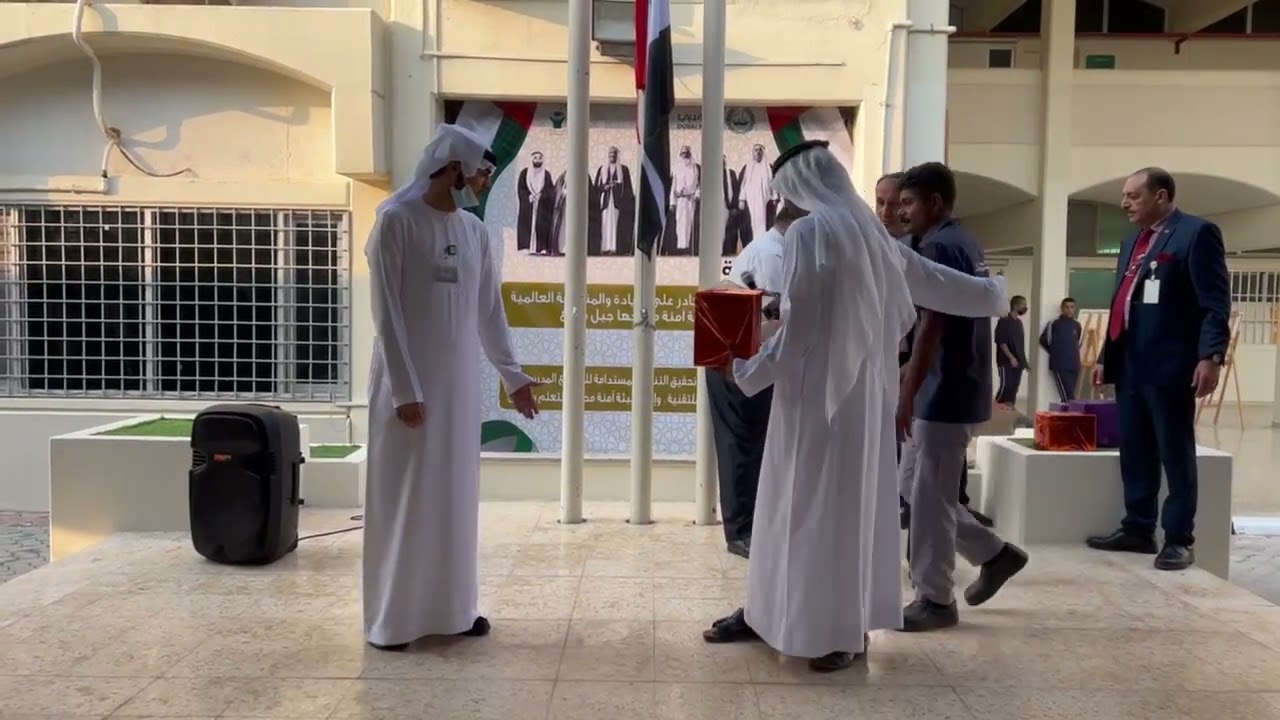 تكريم أدارة مدرسة حماية بنين لعمال وعاملات النظافة بالمدرسة لمجهوداتهم خلال الفترة الماضية