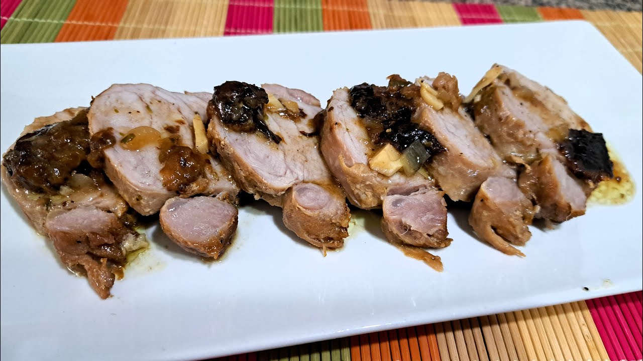 SOLOMILLOS DE CERDO CON CIRUELAS PASAS. Pork tenderloins with prunes