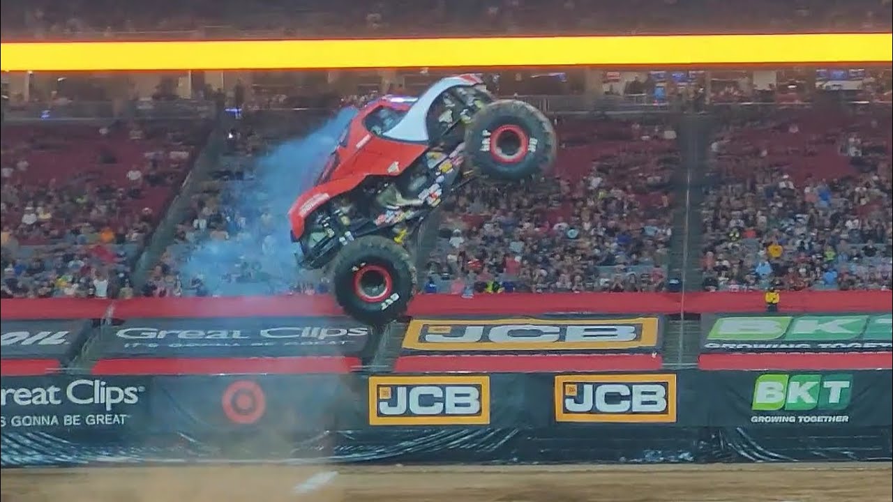 Monster truck Big Air Moments