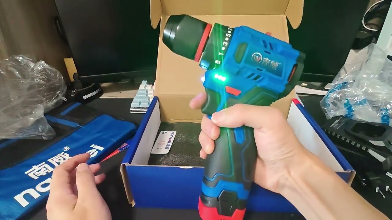 #南威工具国人智造 南威16v电钻外贸版朋友买的发我家来了 让我帮看看行不行80多块钱一电一充然后外观做工还这么好我还挑人家什么刺啊正常安装家具家用拧螺丝 钻小孔 一点问题都没有。