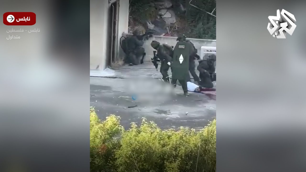 شاهد.. لحظة اعتقال شاب فلسطيني مصاب برصاص قوات الاحتلال في مدينة نابلس
