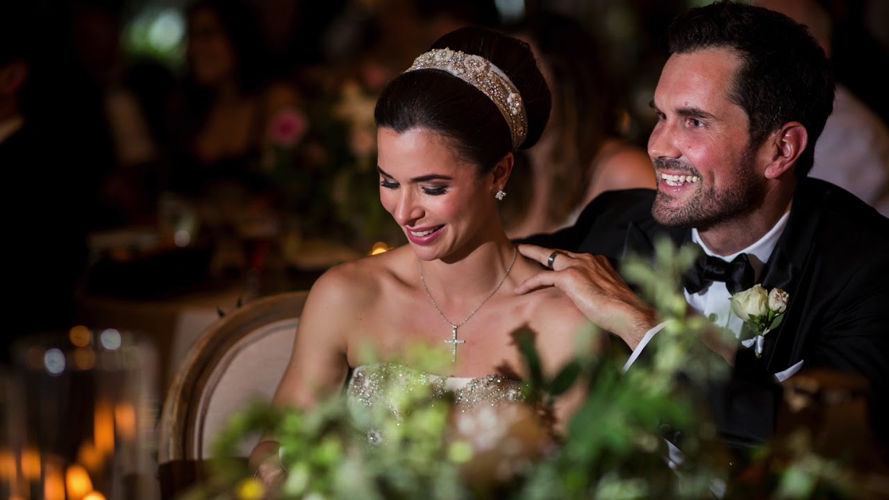 Actress Josie Loren and Former Quarterback Matt Leinart got married!