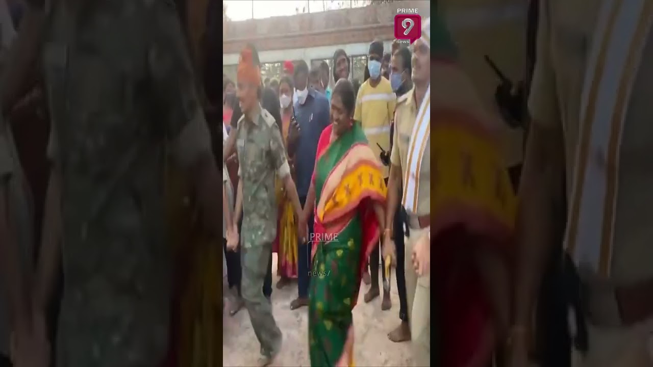 MLA Seethakka Dance With IPS Officers At Medaram Jatara | #Prime9News