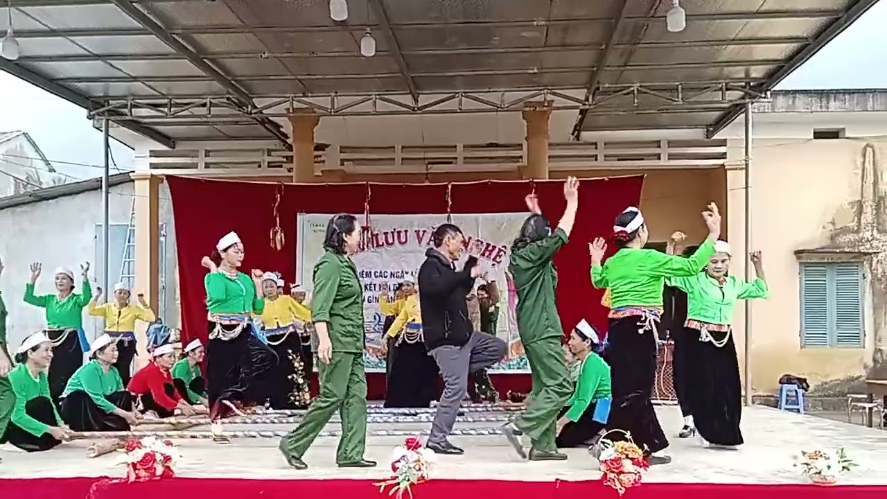 Đi hội diễn đồng trở