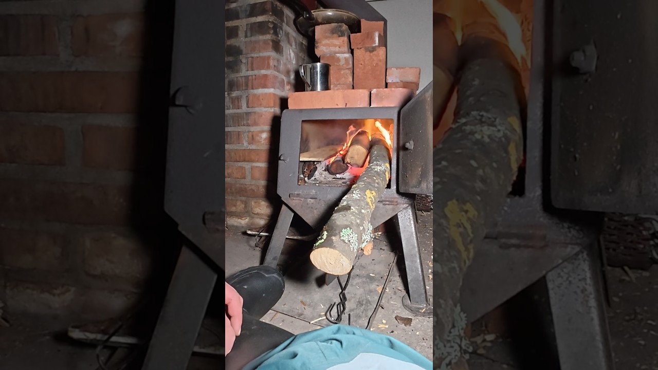 Ice Fishing:Survival At Night in a Forest Cabin!🛖