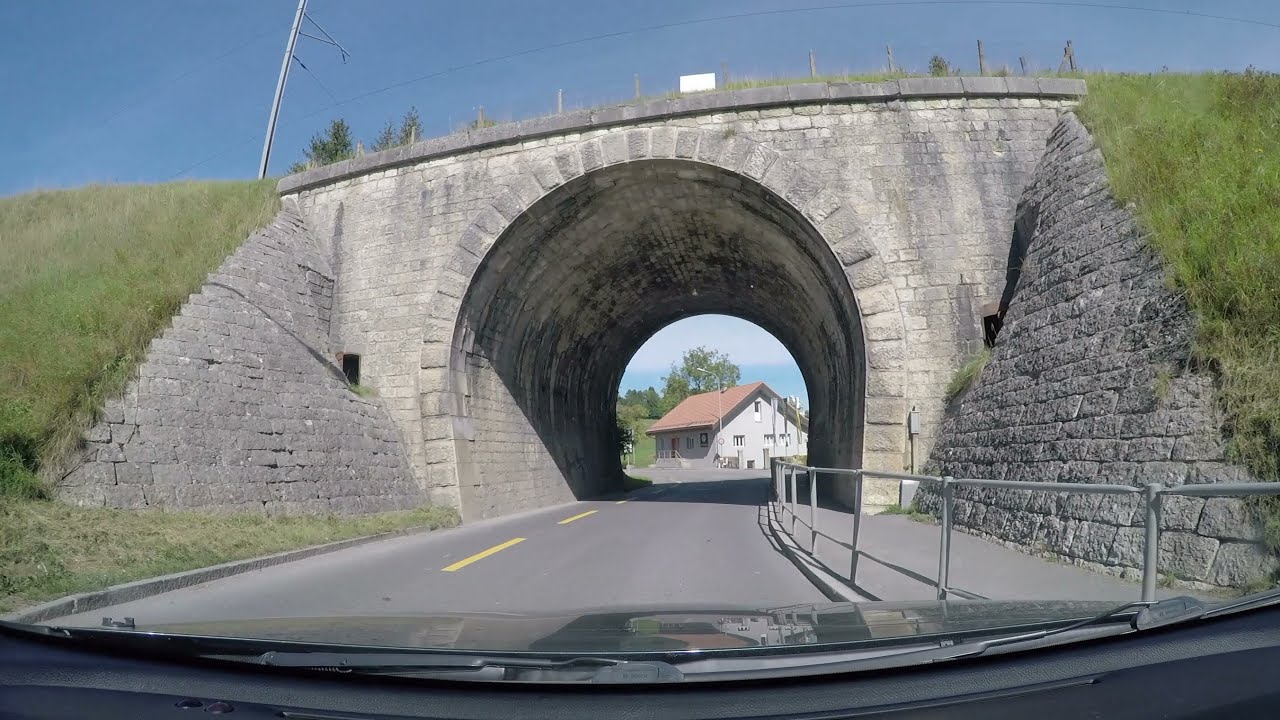 TU RENTRES PAR OU LA CHAUX-DE-FONDS  ? ( SUISSE )