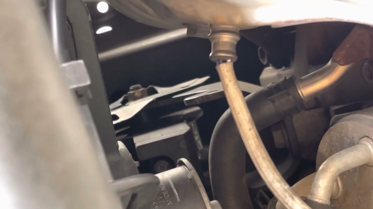 Engine mounting rosak