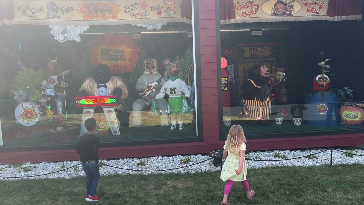 Puff The Magic Dragon-The Rock-afire Explosion @ Volo Auto Museum