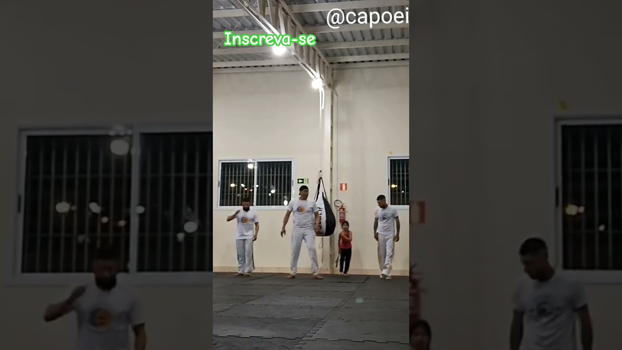 #capoeira #atitude #movement #aquecimento #shorts #youtubeshorts #saudemental #educa&ccedil;&atilde;o #axe #feliz