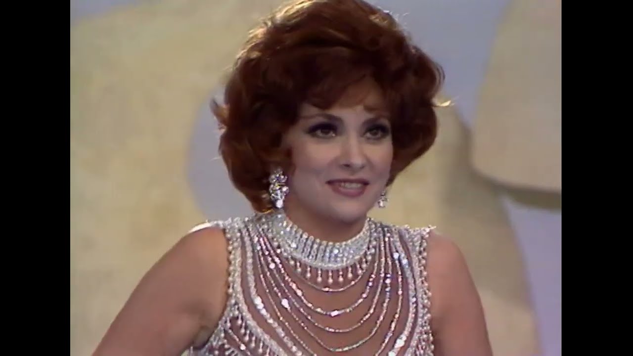Gina Lollobrigida canta 