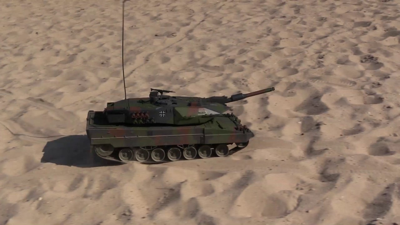 Rijden met Leopard Tank in de soesterduinen en het Nationaal Militair Museum