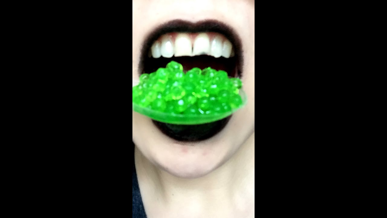 ASMR EATING SOUNDS FLYING FISH ROE CRUNCHY GREEN SHOW LIPS MOUTH NO TALKING SHORTS NSP ASMR